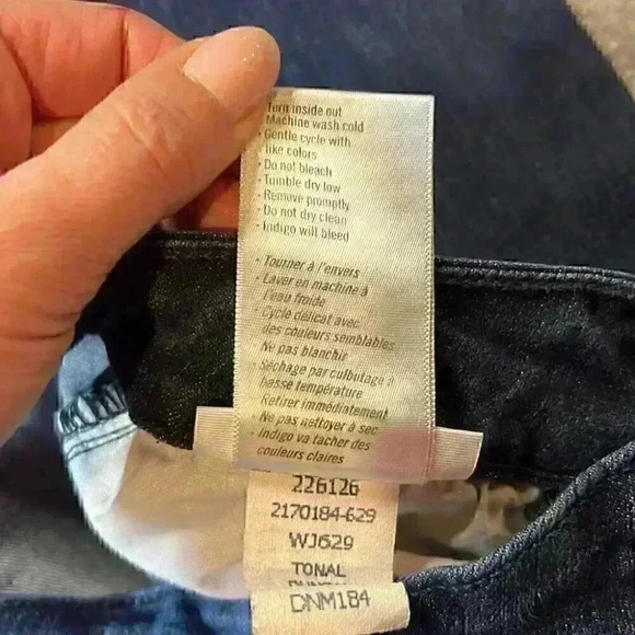 PAIGE Kyle Crop, Dark Wash. Size 26. - Picture 10 of 11